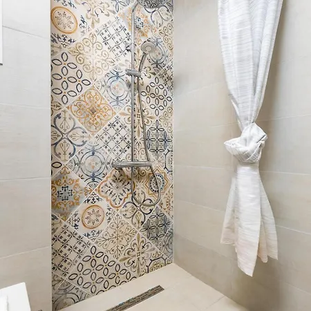 Апартамент Alvera 1br With Private Parking Пловдив