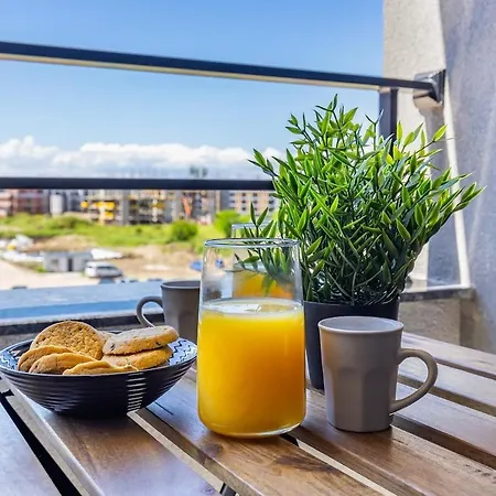 Lejlighed Alvera 1br With Private Parking